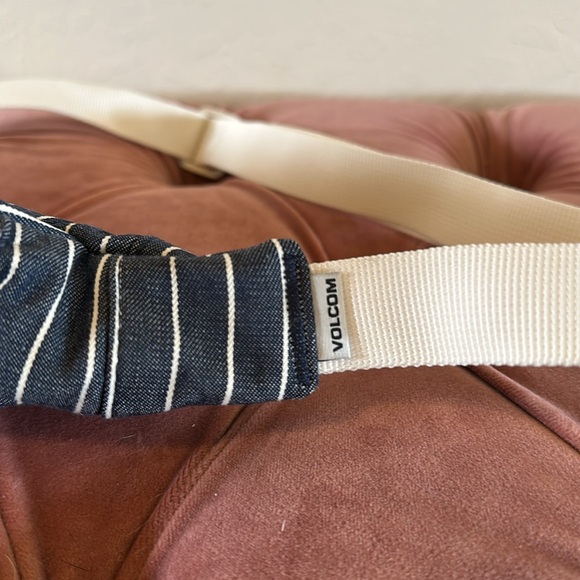 Volcom Fanny Pack - Picture 5 of 5